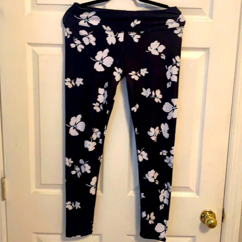 Fabletics black floral leggings M